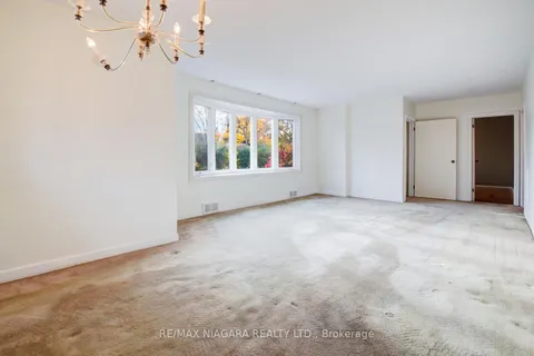 1503 Blanefield Rd, Mississauga, ON L5G 4H3