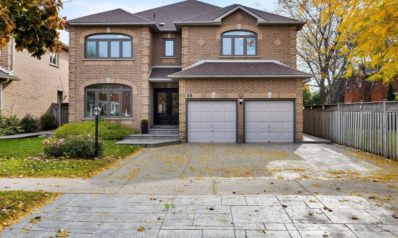 98 River Glen Blvd, Oakville, ON L6H 5Z6