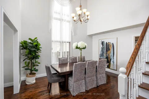 98 River Glen Blvd, Oakville, ON L6H 5Z6