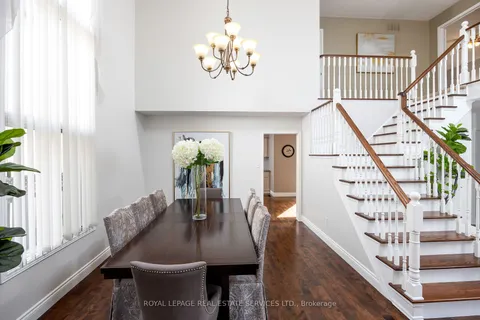 98 River Glen Blvd, Oakville, ON L6H 5Z6