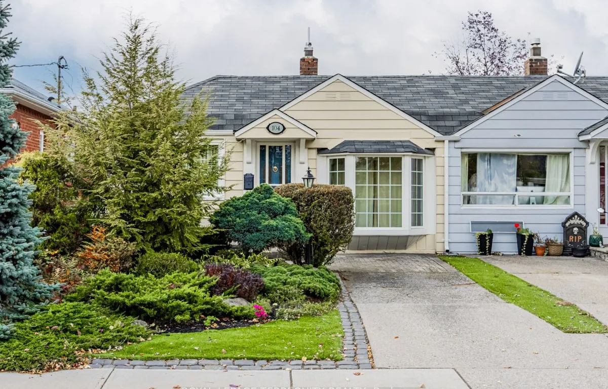 104 Third St, Toronto, ON M8V 2X9