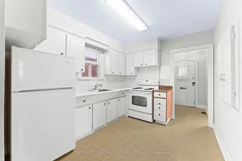 867 Windermere Ave, Toronto, ON M6S 3M8