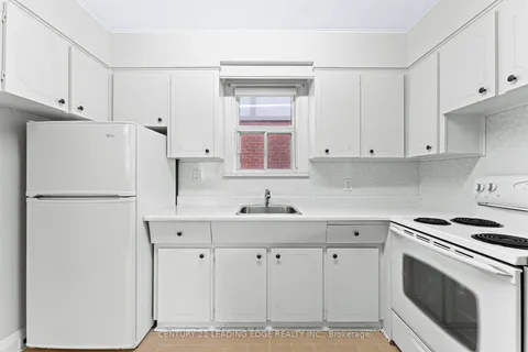 867 Windermere Ave, Toronto, ON M6S 3M8