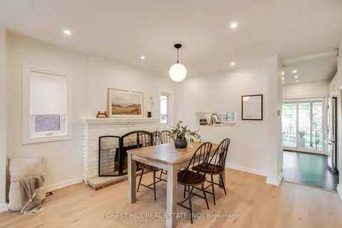 82 Bowie Ave, Toronto, ON M6E 2P5