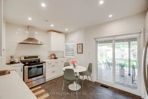 82 Bowie Ave, Toronto, ON M6E 2P5