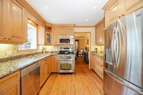 1230 Fleet St, Mississauga, ON L5H 3P5