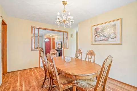 5 Allwood St, Brantford, ON N3R 2T9