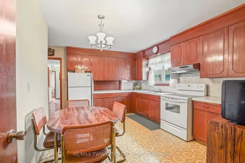 5 Allwood St, Brantford, ON N3R 2T9