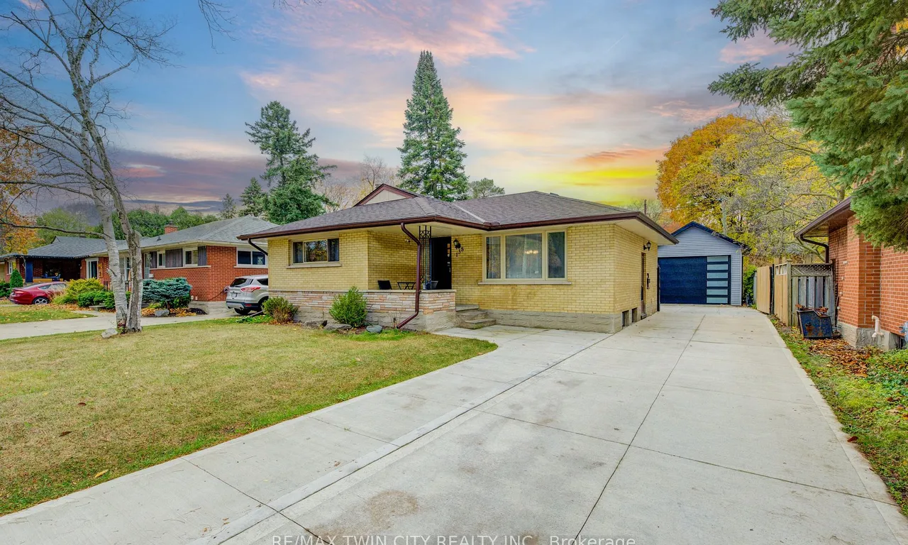 138 Mackay Cres, Waterloo, ON N2J 3K3