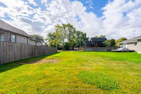 24 South Main St, Thorold, ON L0S 1K0