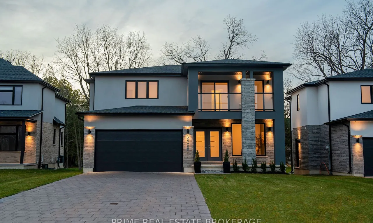 205 Eagle St, North Middlesex, ON N0M 2K0