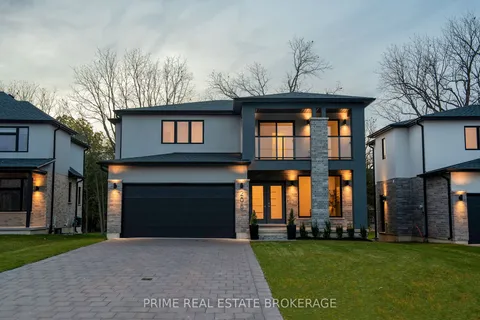 205 Eagle St, North Middlesex, ON N0M 2K0