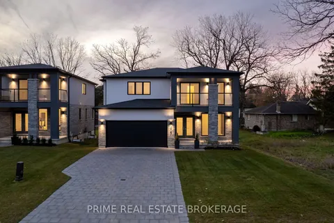 207 Eagle St, North Middlesex, ON N0M 2K0