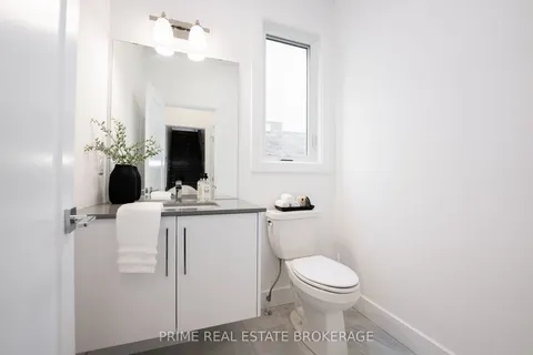 207 Eagle St, North Middlesex, ON N0M 2K0