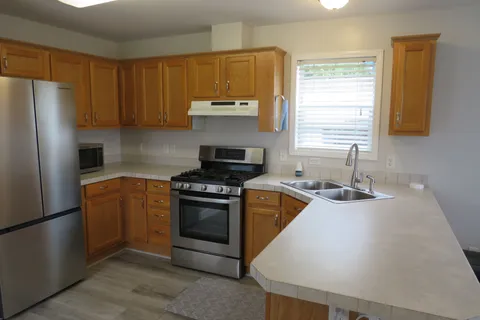 2189 DUNDAS Street, ON N5V 1H3