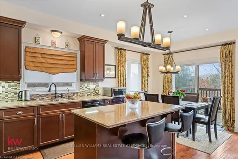 691 Robert Ferrie Dr, Kitchener, ON N2R 0B2