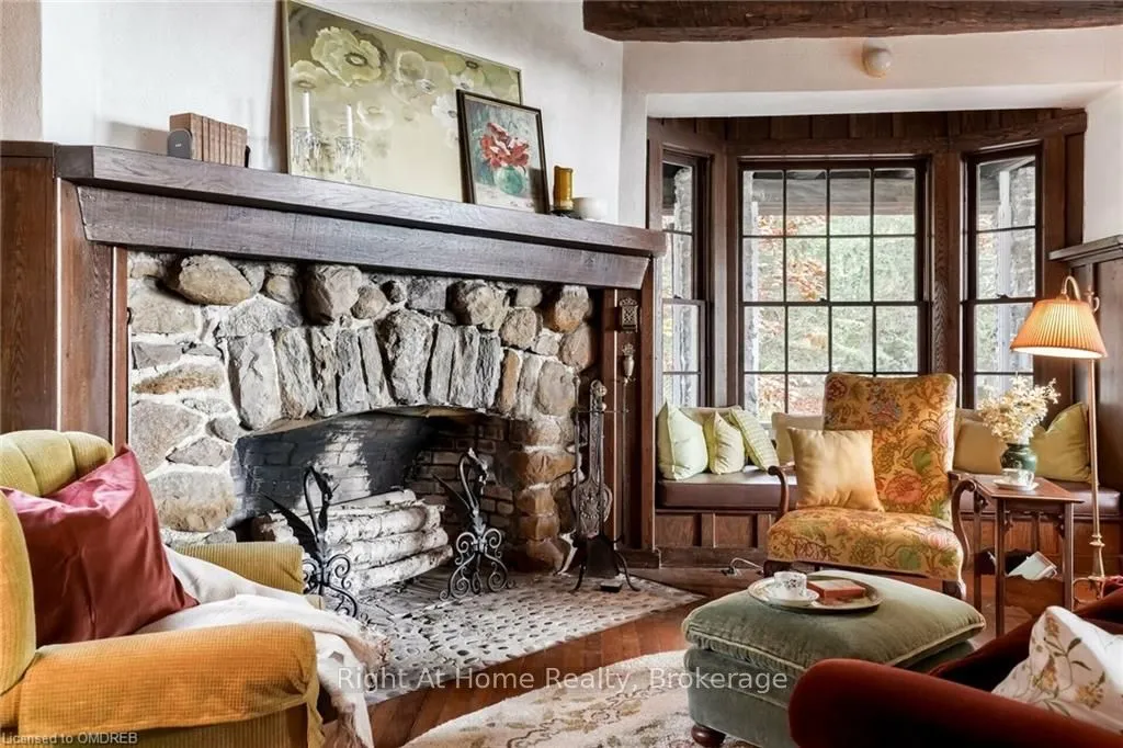 Detached living room at 683 POINT ABINO RD S Rd Fort Erie