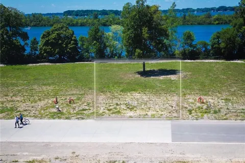 106 BOIS BLANC Blvd, Amherstburg, ON N9V 4A6