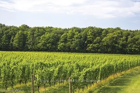 433 SUGARLOAF St, Port Colborne, ON L3K 2P7