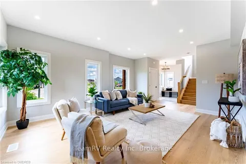 523 FAIRWAY Rd, Woodstock, ON N4T 0K8