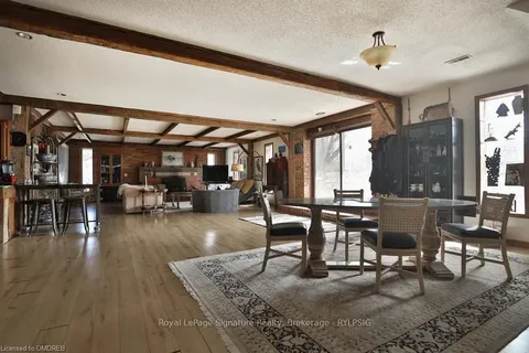 1694 CENTRE RD, Hamilton, ON L8N 2Z7