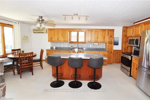 3 HOWEY Ave, ON N0E 1M0