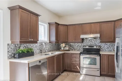 553 CARRIAGE Lane, Peterborough, ON L9L 0A6