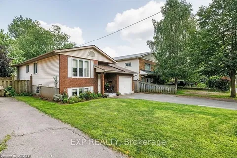 1387 STATION St, Pelham, ON L3B 5N5