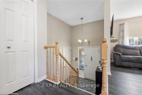 1387 STATION St, Pelham, ON L3B 5N5