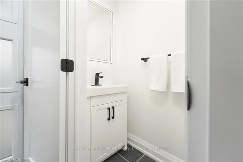 52 WATT St, Guelph, ON N1E 6W6