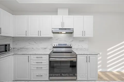 520 GREY St, ON N3S 0K1