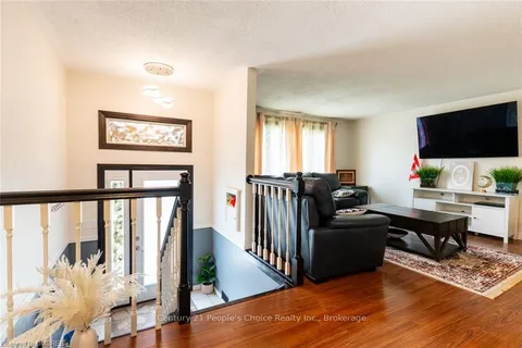 48 ROCHELLE Dr, Guelph, ON N1K 1L2