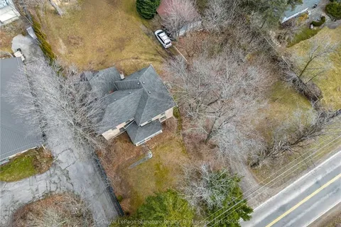 1592 CENTRE Rd, Hamilton, ON L8N 2Z7