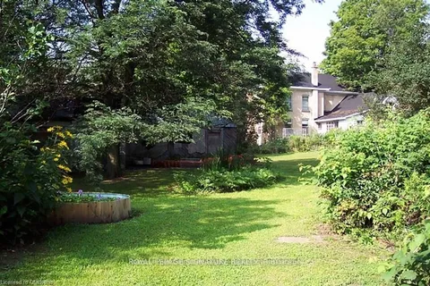 1592 CENTRE Rd, Hamilton, ON L8N 2Z7