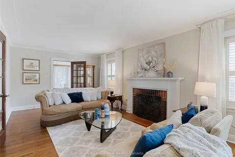 4 ST ANDREWS Ave, Grimsby, ON L3M 3R8