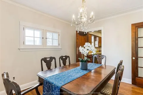 4 ST ANDREWS Ave, Grimsby, ON L3M 3R8