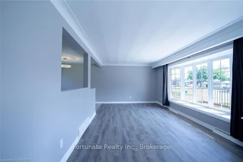 3223 DORCHESTER Rd, Niagara Falls, ON L2J 2Z9