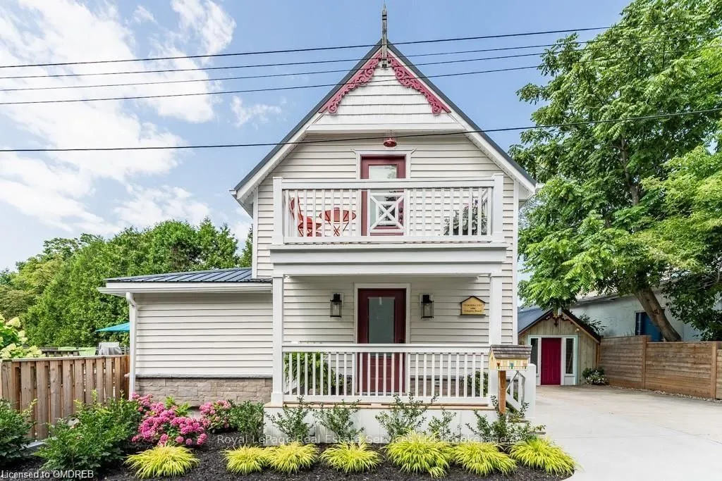 4 6TH St, Grimsby, ON L3M 2T3