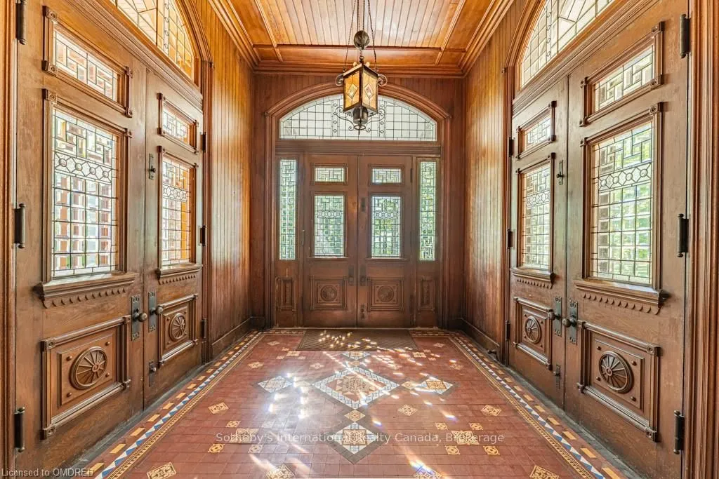 1 SPRINGHILL Street, Hamilton, ON L9H 4V2