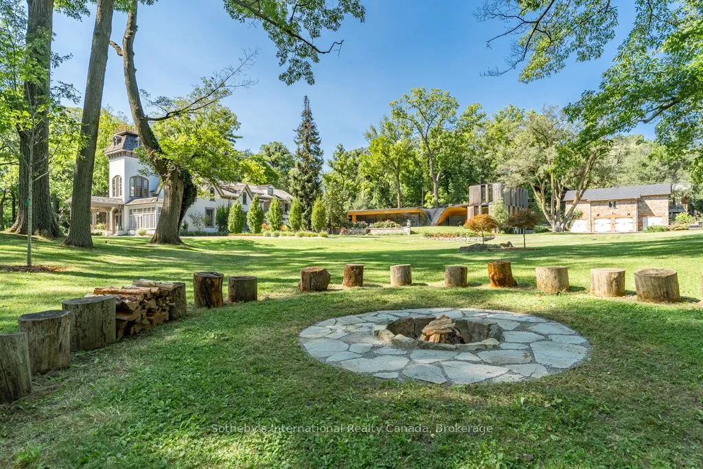 1 SPRINGHILL Street, Hamilton, ON L9H 4V2