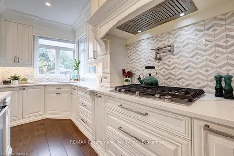 48 PALOMINO Dr, Hamilton, ON L0R 1H3