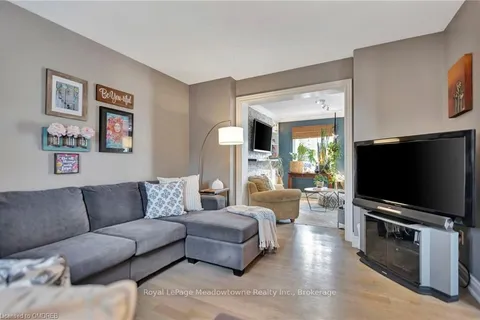 1 WOODSPRING Crt, Hamilton, ON L8N 2Z7