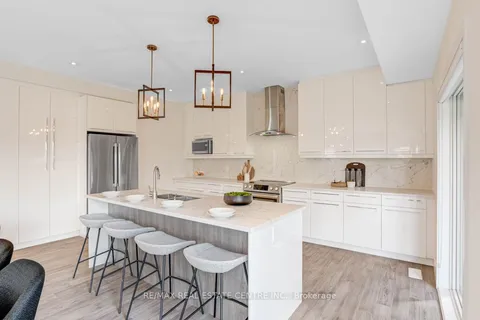 1876 DEWAR Pl, London, ON N6G 0L4