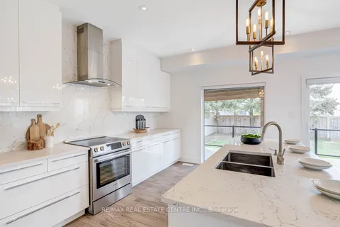 1876 DEWAR Pl, London, ON N6G 0L4