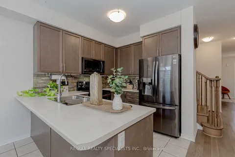 58 OAKTREE Dr, Haldimand, ON N3W 0E7