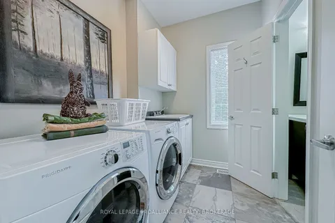 651 Woodland Pl, Kingston, ON K7L 4V1