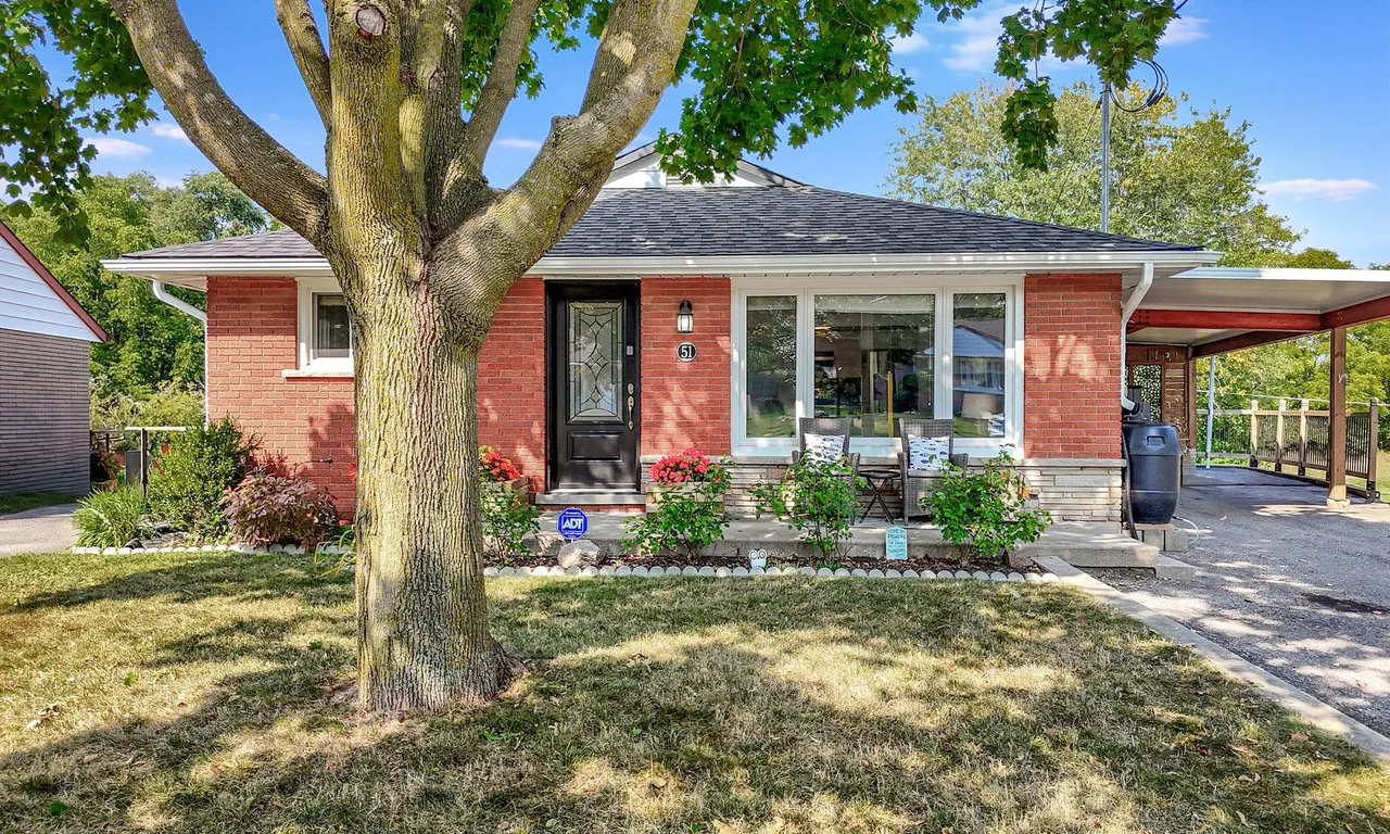 51 Southmoor Dr, Kitchener, ON N2M 4M5