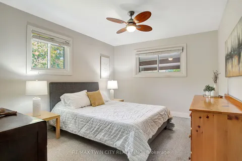 51 Southmoor Dr, Kitchener, ON N2M 4M5