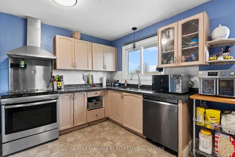 1 Woodside Dr, Port Colborne, ON L3K 5G9