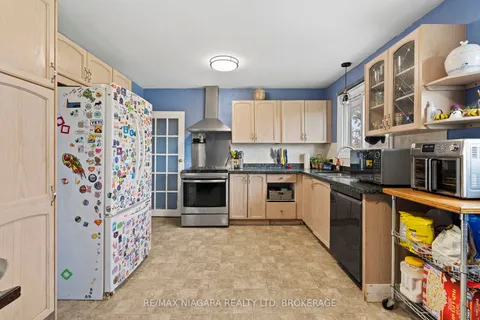 1 Woodside Dr, Port Colborne, ON L3K 5G9